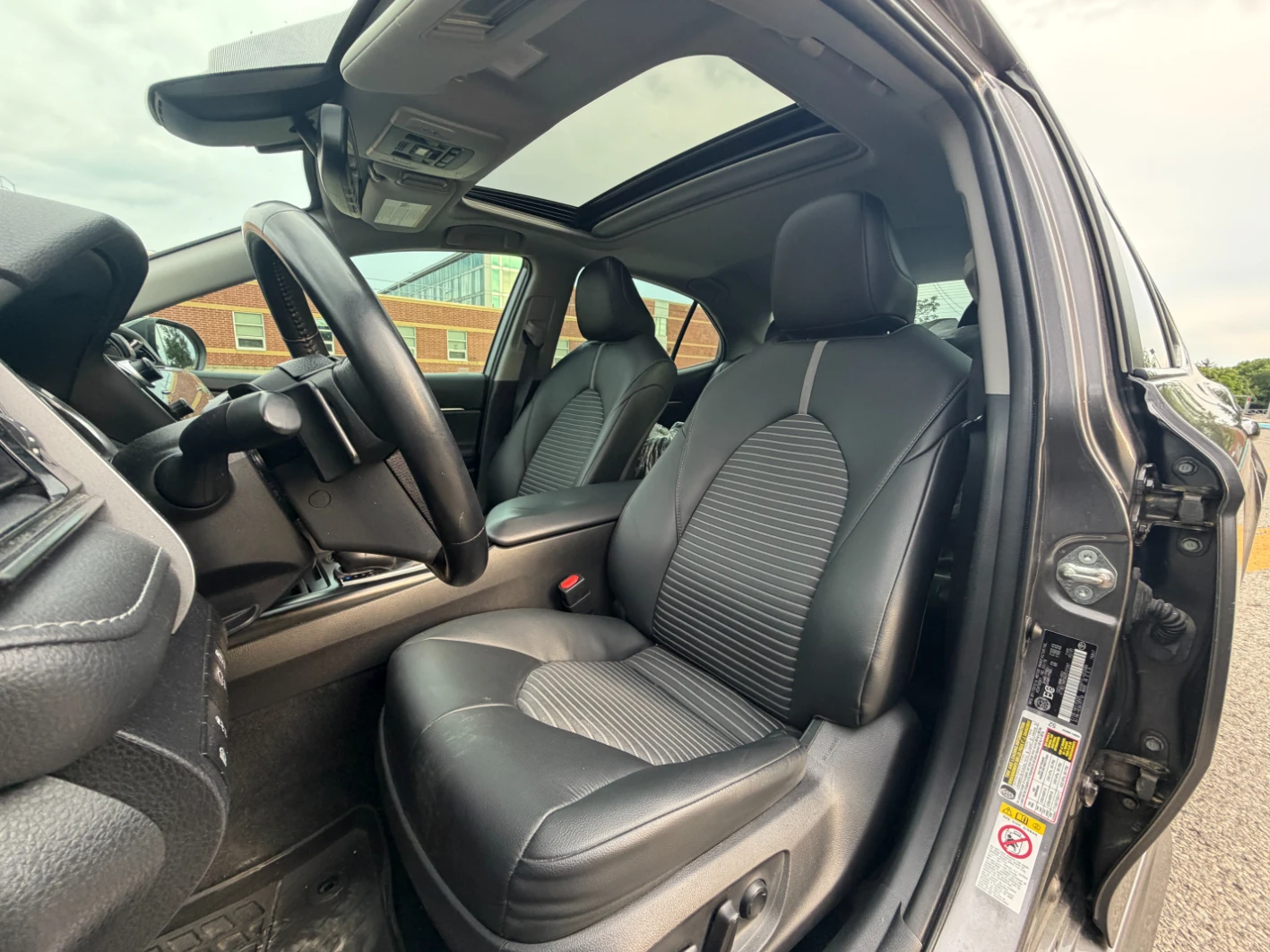 Toyota Camry Hybrid * 2 КЛЮЧА * CARFAX, снимка 9 - Автомобили и джипове - 55089463