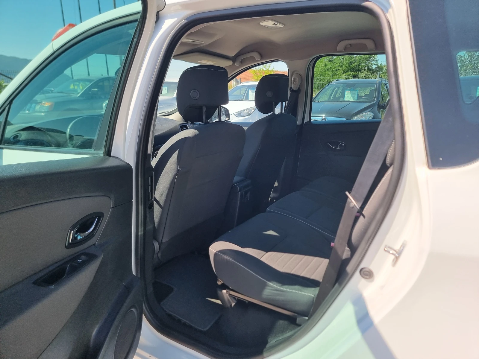 Renault Scenic 1.5DCI XMOD, снимка 11 - Автомобили и джипове - 55501892