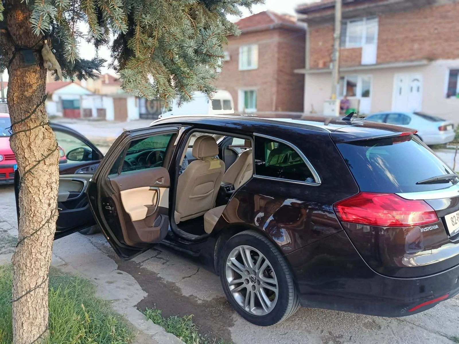 Opel Insignia Sport Tourer SW , снимка 9 - Автомобили и джипове - 55546449