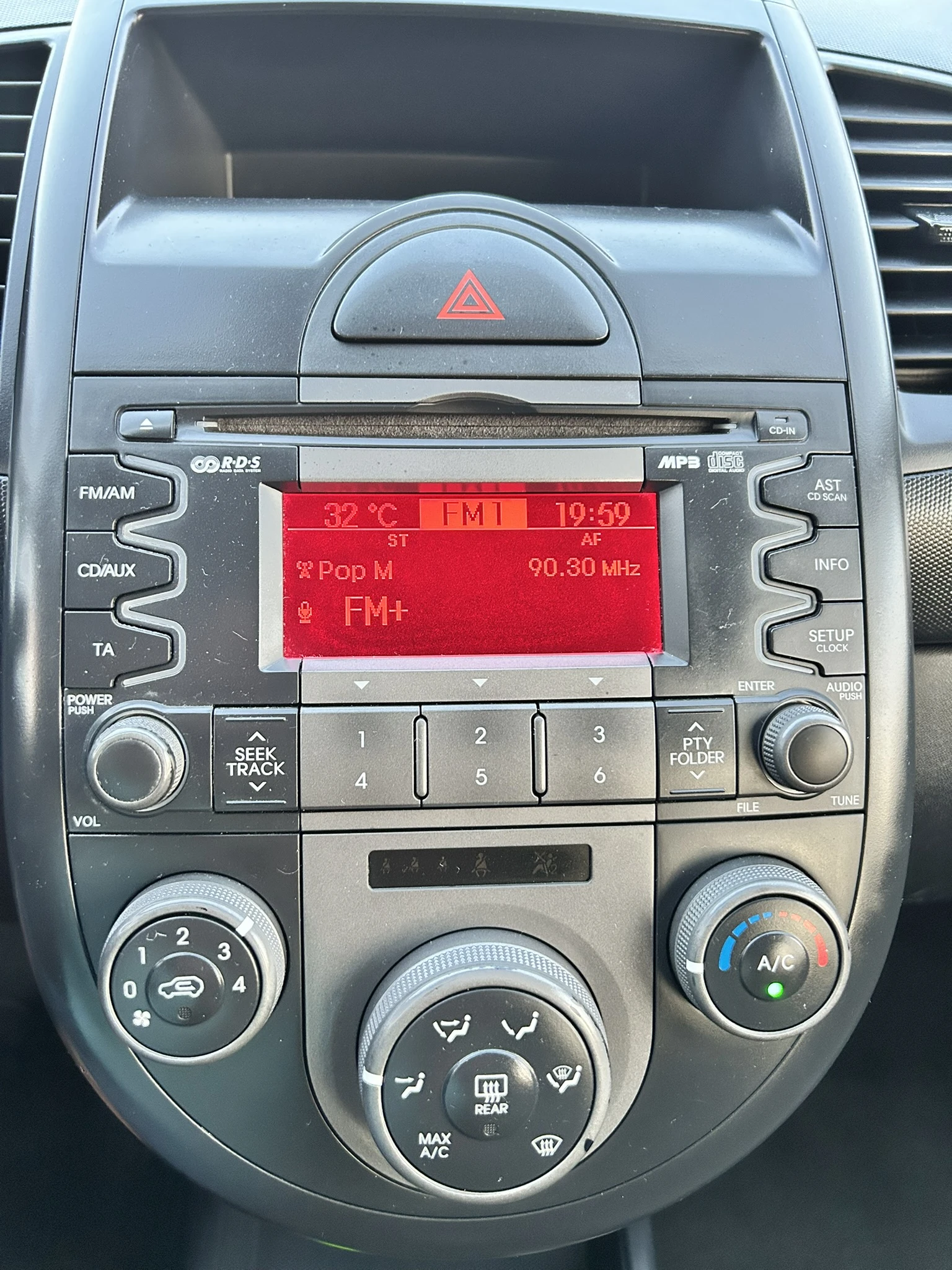 Kia Soul 1.6i* GAS-BRC, снимка 13 - Автомобили и джипове - 55723403