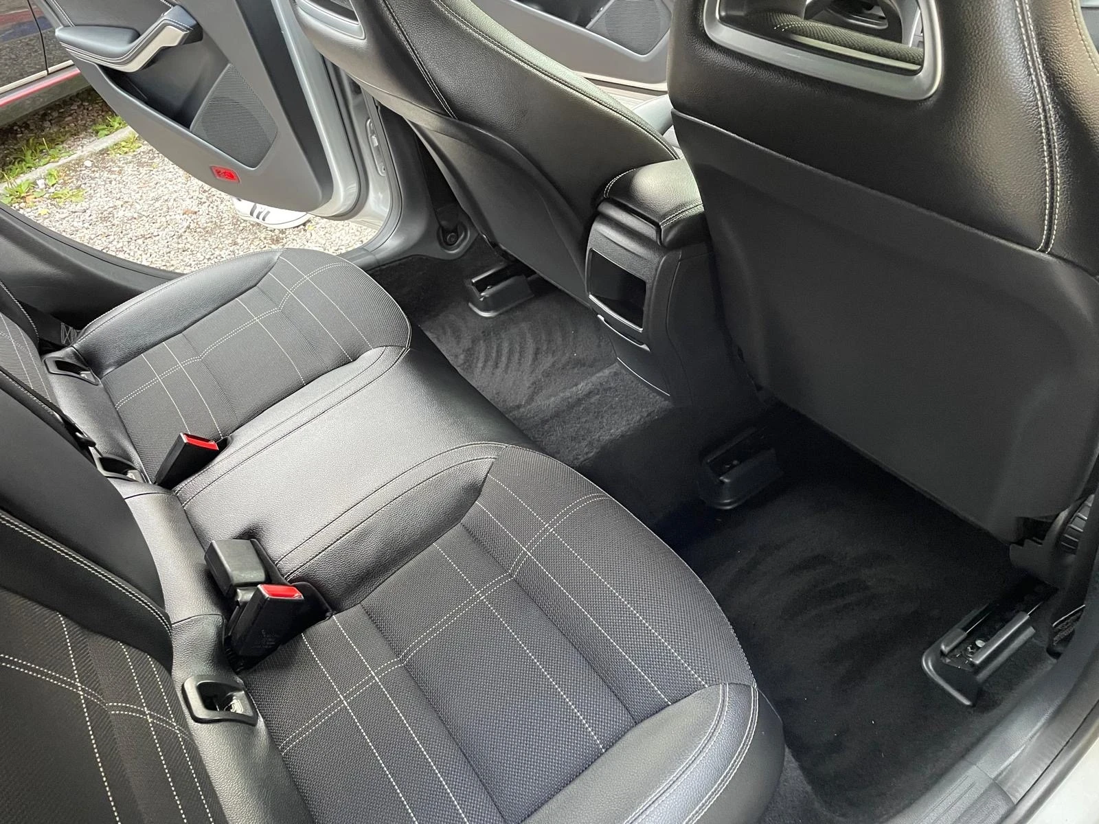 Mercedes-Benz CLA 180, снимка 7 - Автомобили и джипове - 56734054