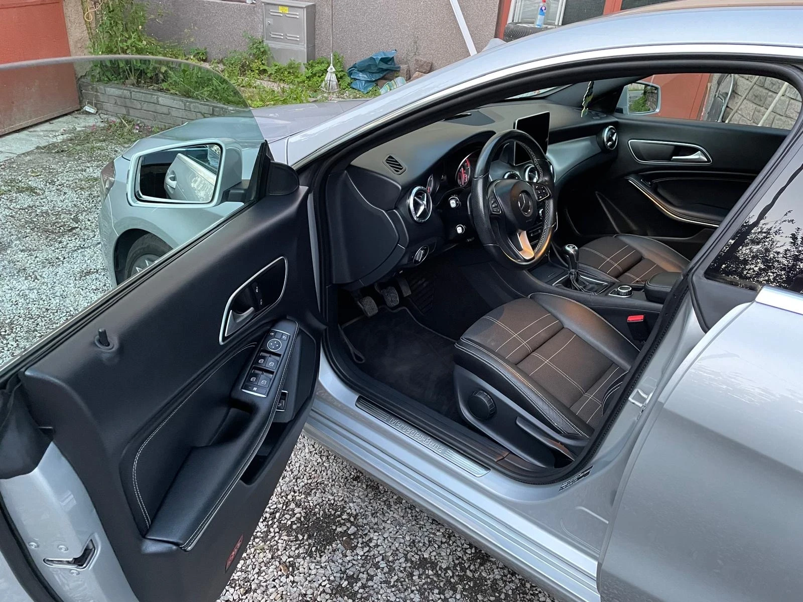 Mercedes-Benz CLA 180, снимка 9 - Автомобили и джипове - 56734054