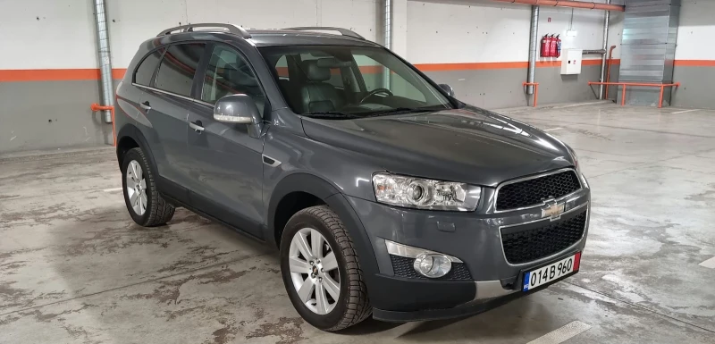 Chevrolet Captiva Фейслифт със сервизна история, снимка 3 - Автомобили и джипове - 45641888