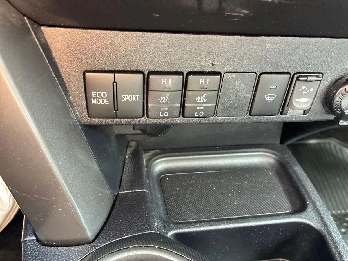 Toyota Rav4 SE* Авто финансиране* Карфакс - изображение 9