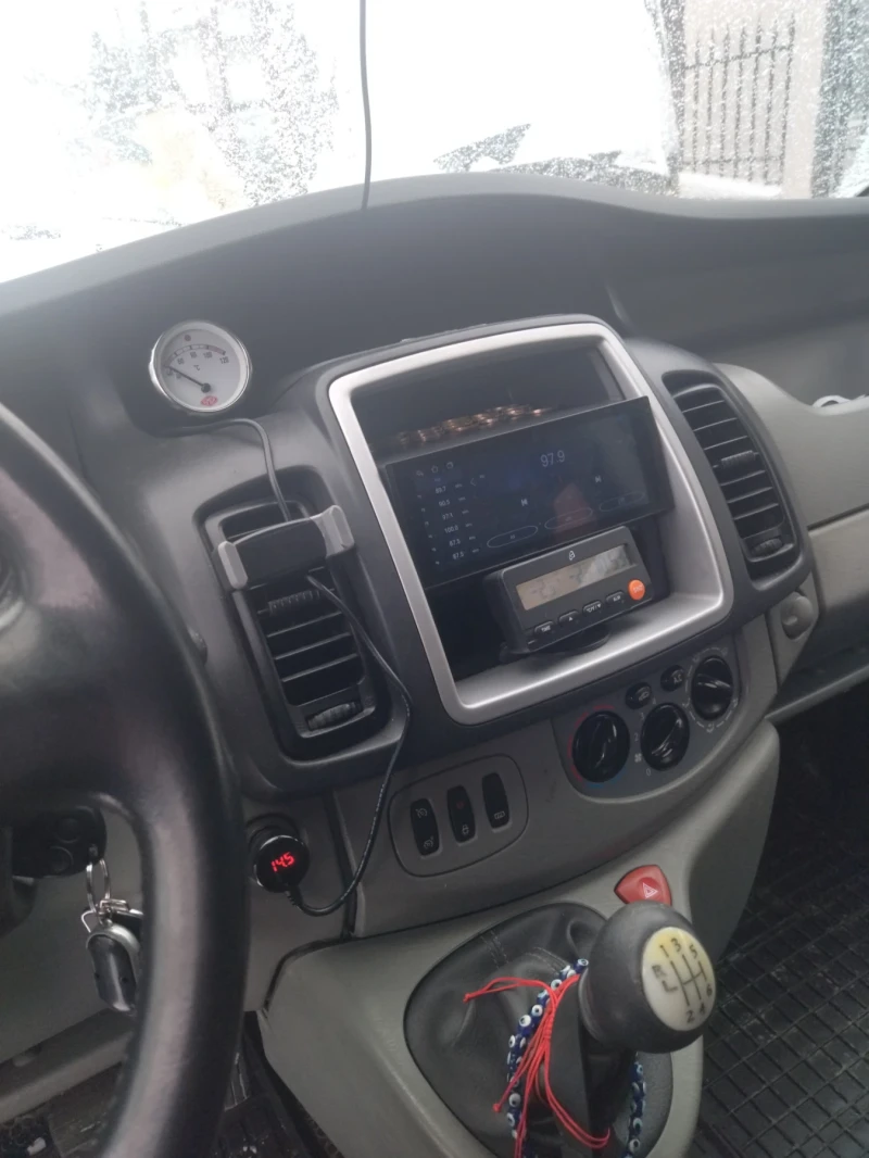 Opel Vivaro Пътнически, снимка 9 - Бусове и автобуси - 48650358