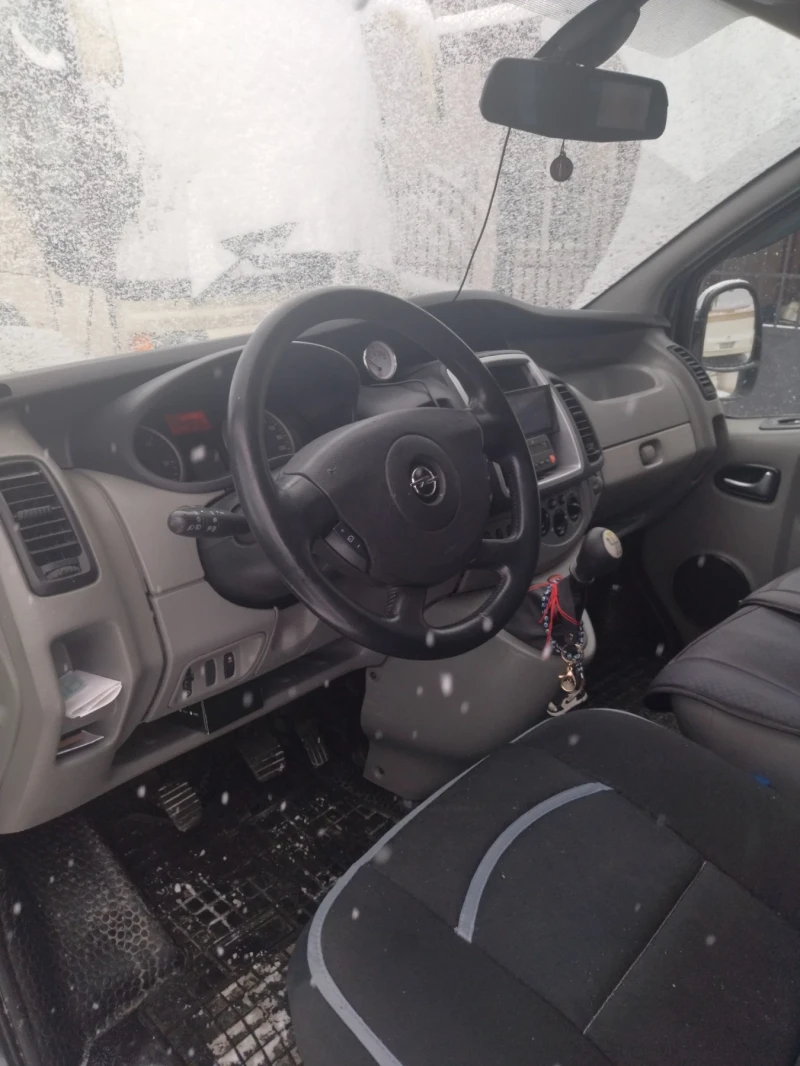 Opel Vivaro Пътнически, снимка 6 - Бусове и автобуси - 48650358