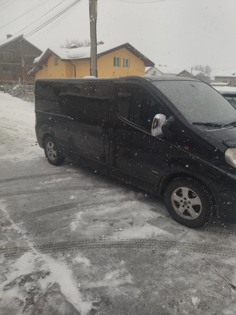 Opel Vivaro Пътнически, снимка 11 - Бусове и автобуси - 48650358