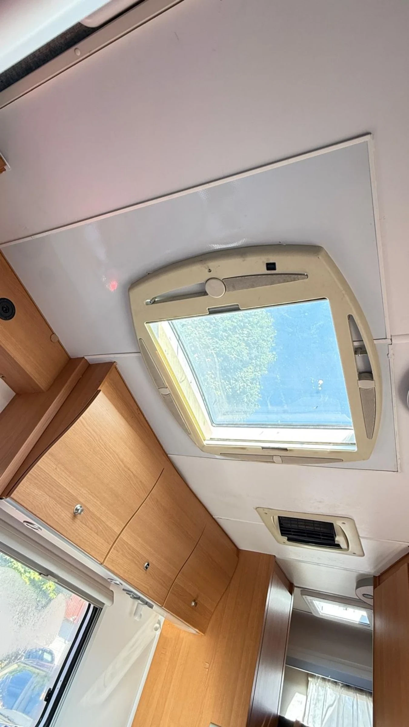 Кемпер Fiat KNAUS TABBERT SPORT.КЛИМАТИК.НА 67- ХИЛ. КМ., снимка 9 - Каравани и кемпери - 55188464