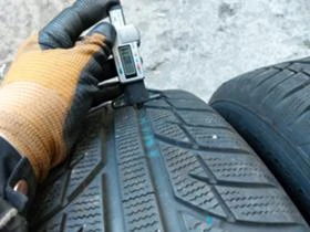 Гуми Зимни 215/65R16, снимка 4