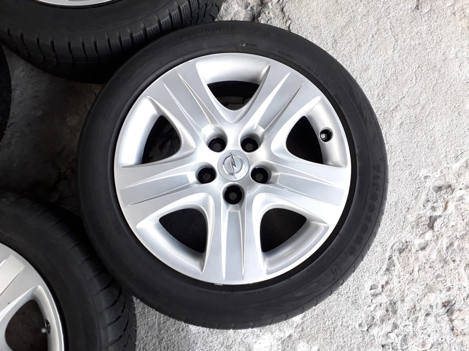    225/50R17  Opel Insignia | Mobile.bg   2