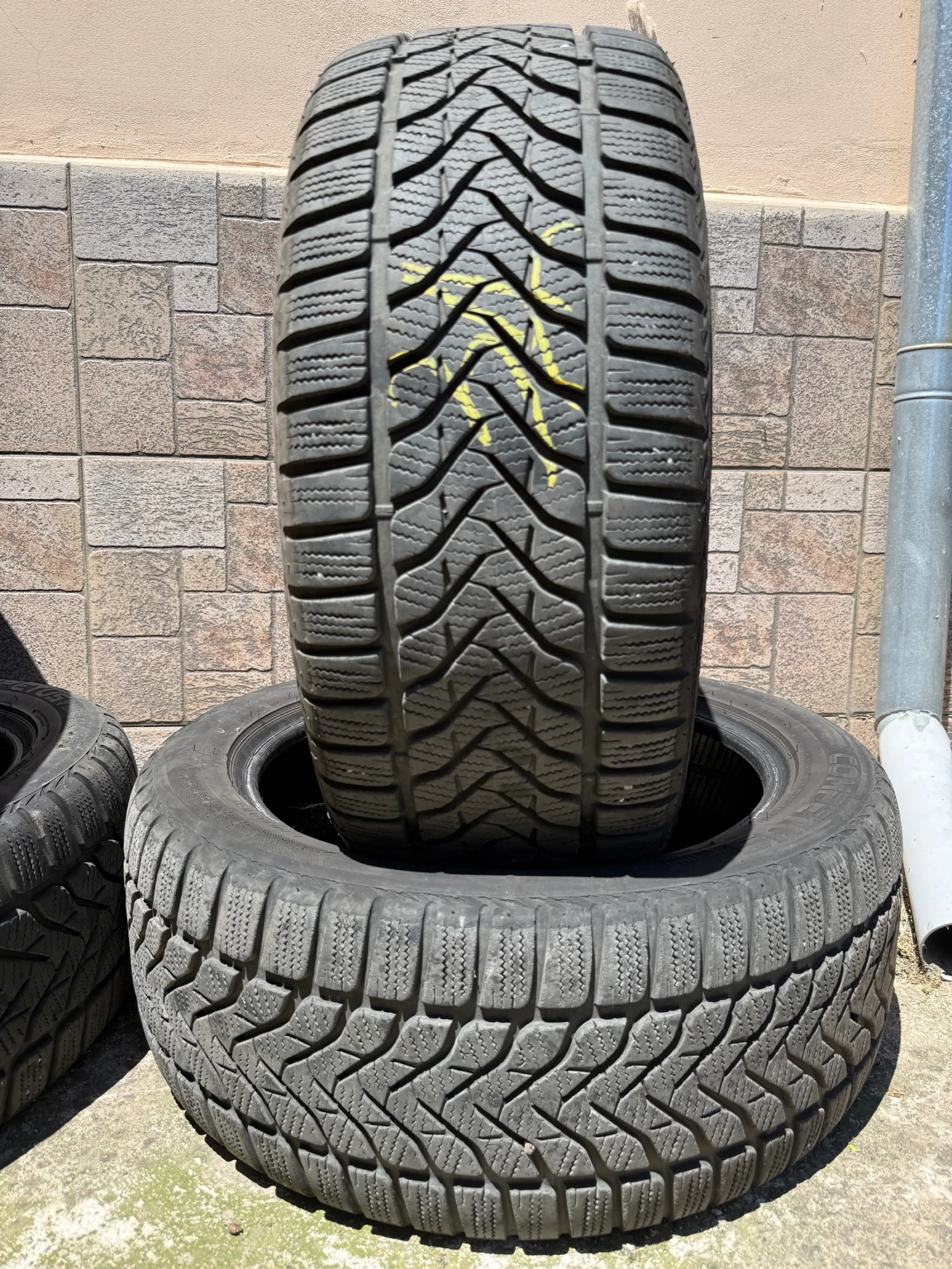 Гуми Зимни 225/50R18, снимка 3 - Гуми и джанти - 55174827
