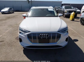 Audi E-Tron Premium Plus quattro, снимка 13