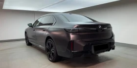 BMW i7 M70 FACELIFT XD EXECUTIVE-LOUNGE B&W ICONIC-GLOW, снимка 2