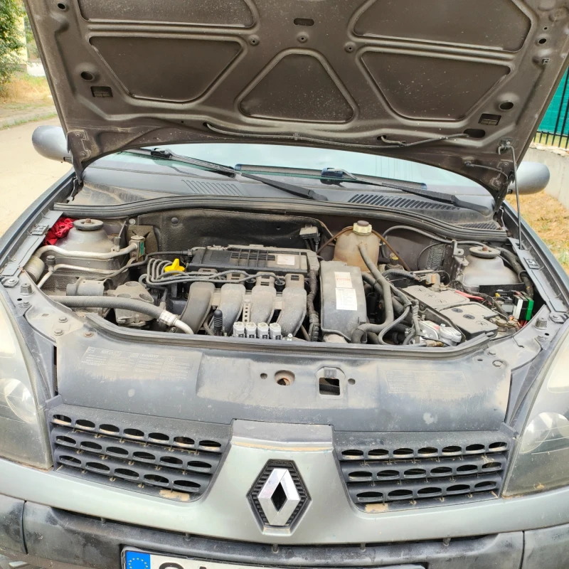 Renault Clio, снимка 16 - Автомобили и джипове - 47094045