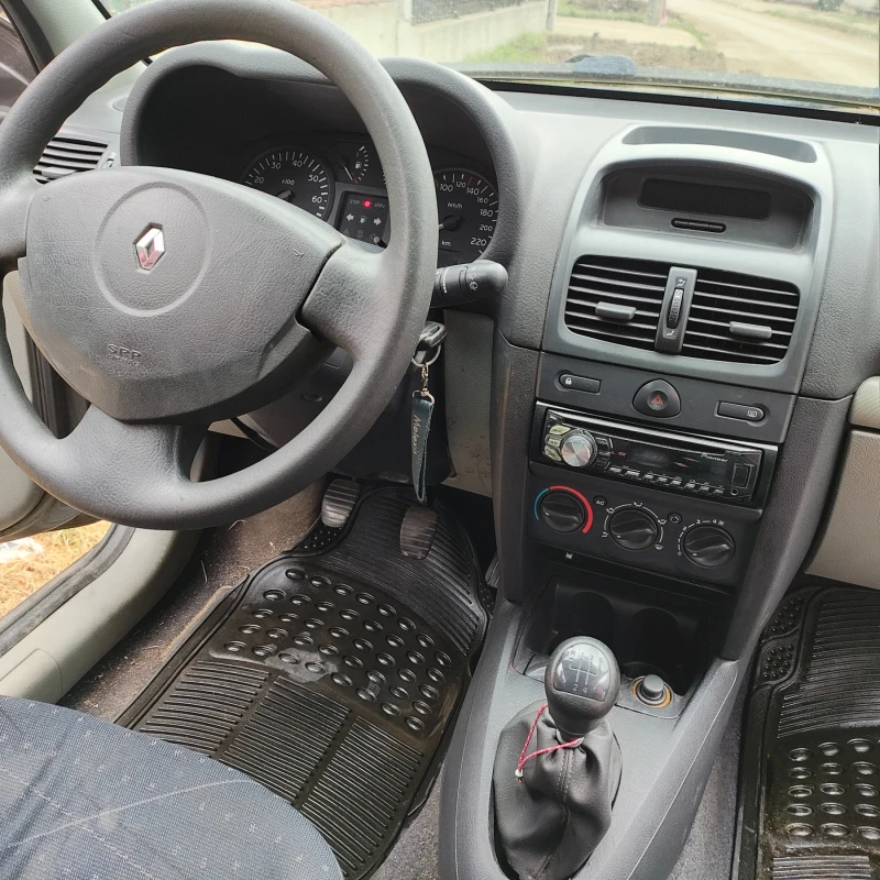 Renault Clio, снимка 15 - Автомобили и джипове - 47094045