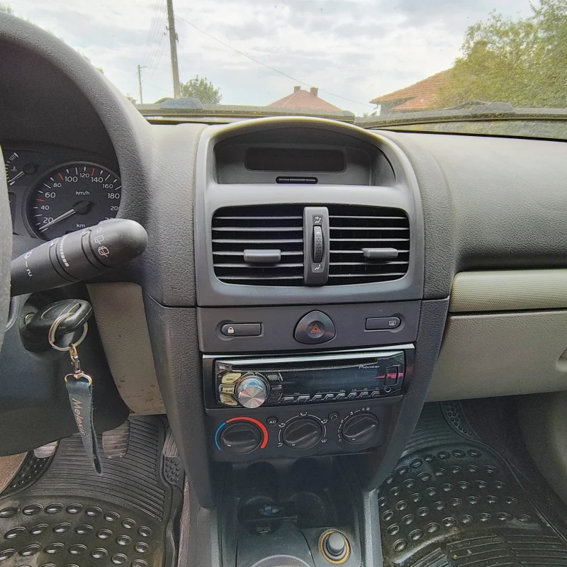 Renault Clio, снимка 3 - Автомобили и джипове - 47094045