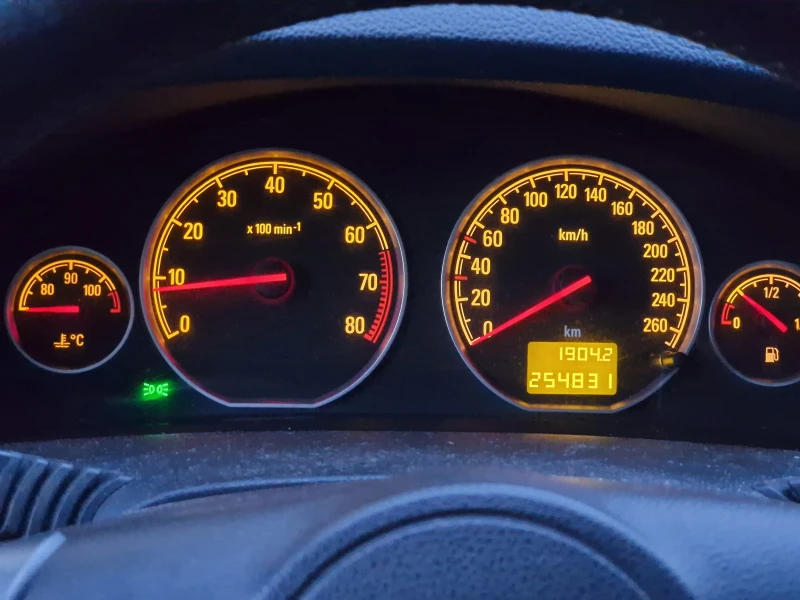 Opel Vectra 1.8, снимка 10 - Автомобили и джипове - 48071194