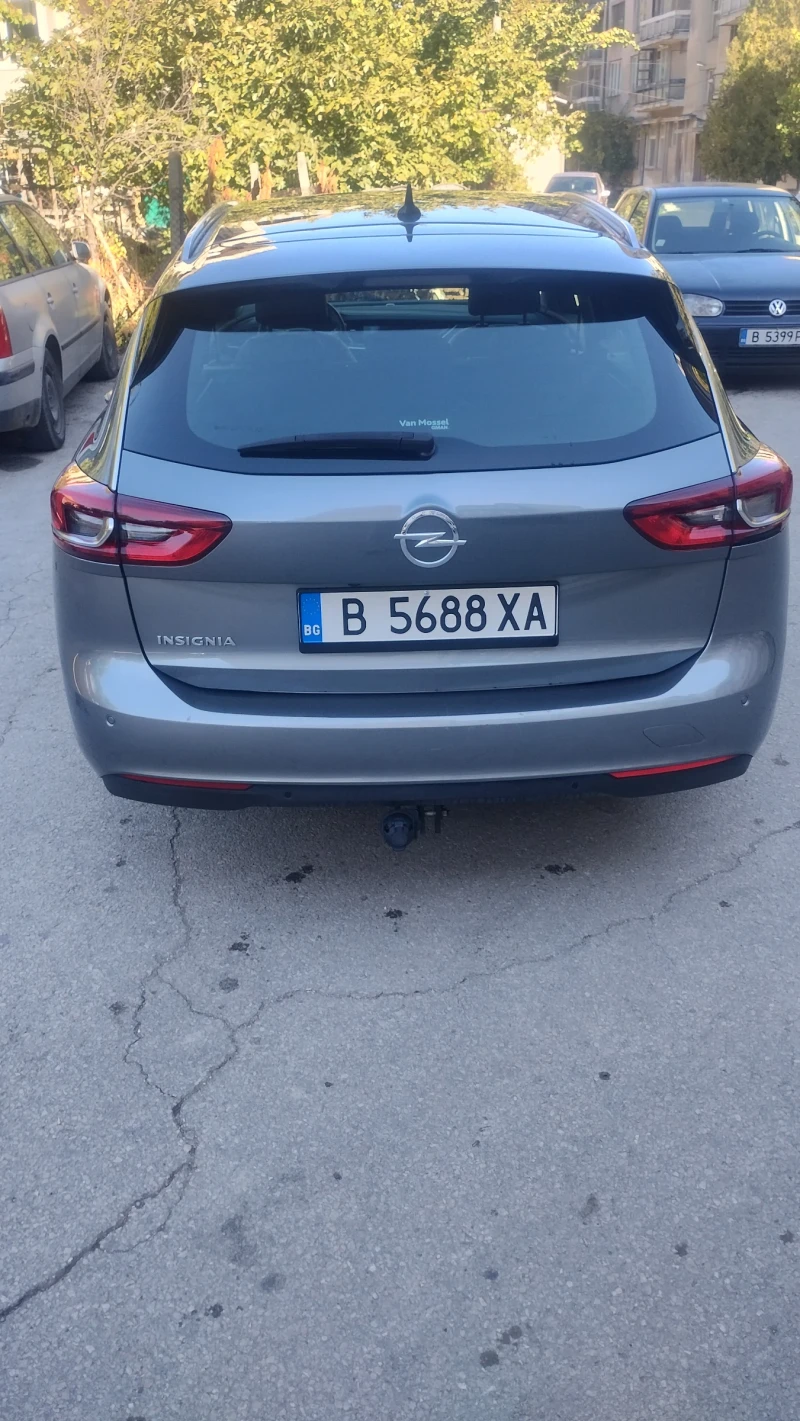 Opel Insignia Sports Tourer 1.6 - 2019 , снимка 2 - Автомобили и джипове - 48137907