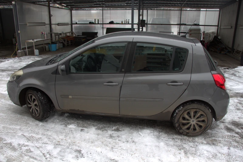 Renault Clio, снимка 2 - Автомобили и джипове - 48676466