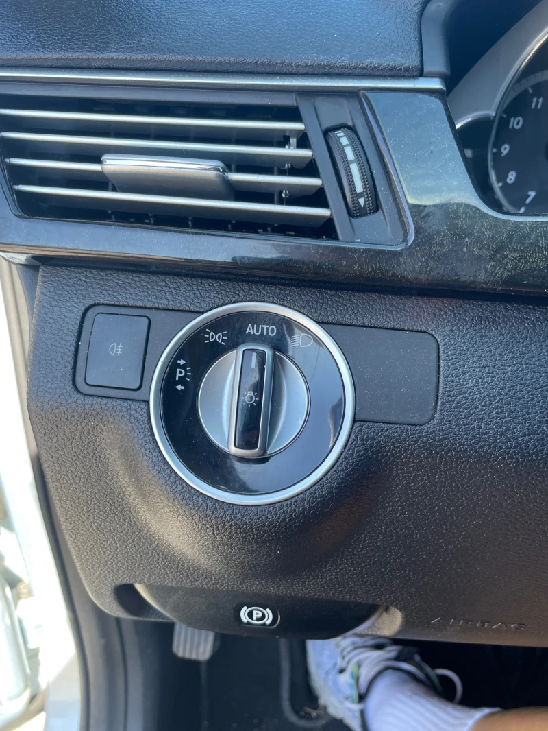 Mercedes-Benz E 300, снимка 11 - Автомобили и джипове - 52727827