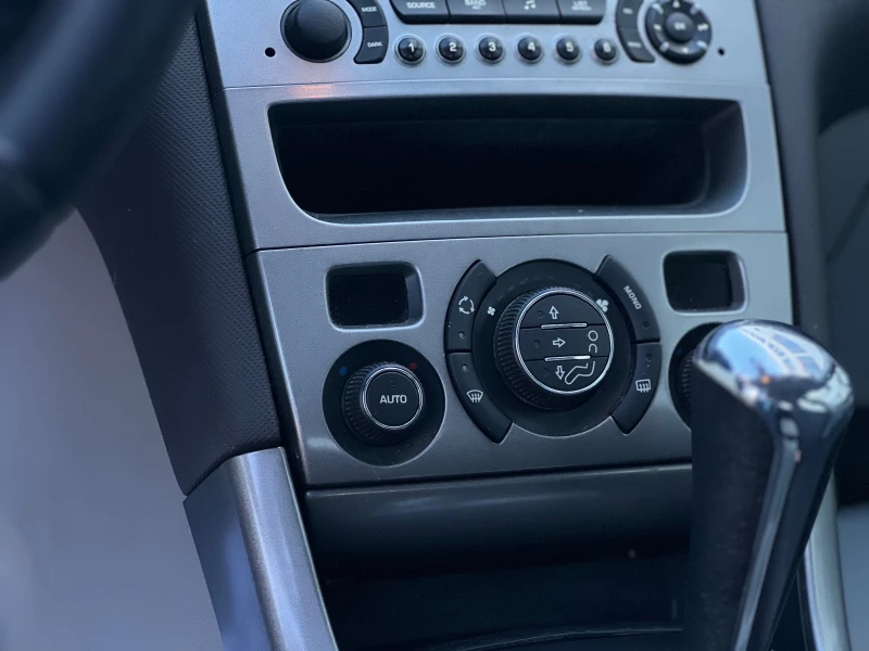 Peugeot 308 1.6 HDI Alure, снимка 11 - Автомобили и джипове - 52540343