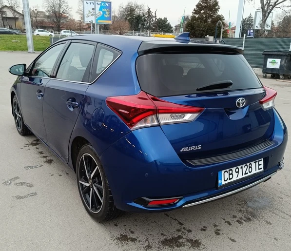 Toyota Auris, снимка 3 - Автомобили и джипове - 54115809