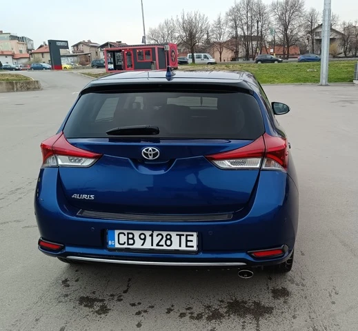 Toyota Auris, снимка 4 - Автомобили и джипове - 54115809