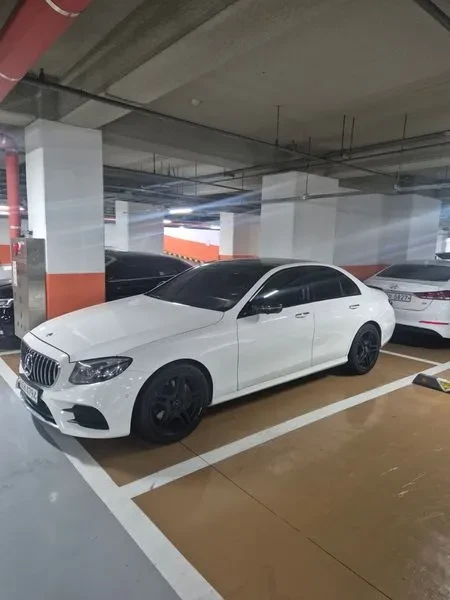 Mercedes-Benz E 200, снимка 3 - Автомобили и джипове - 54822781