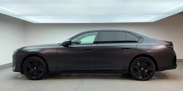 BMW i7 M70 FACELIFT XD EXECUTIVE-LOUNGE B&W ICONIC-GLOW, снимка 3 - Автомобили и джипове - 56601844