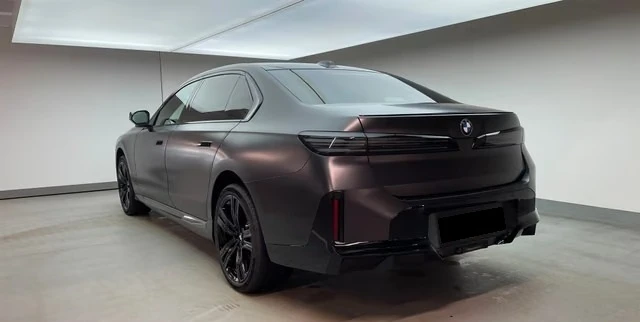 BMW i7 M70 FACELIFT XD EXECUTIVE-LOUNGE B&W ICONIC-GLOW, снимка 2 - Автомобили и джипове - 56601844