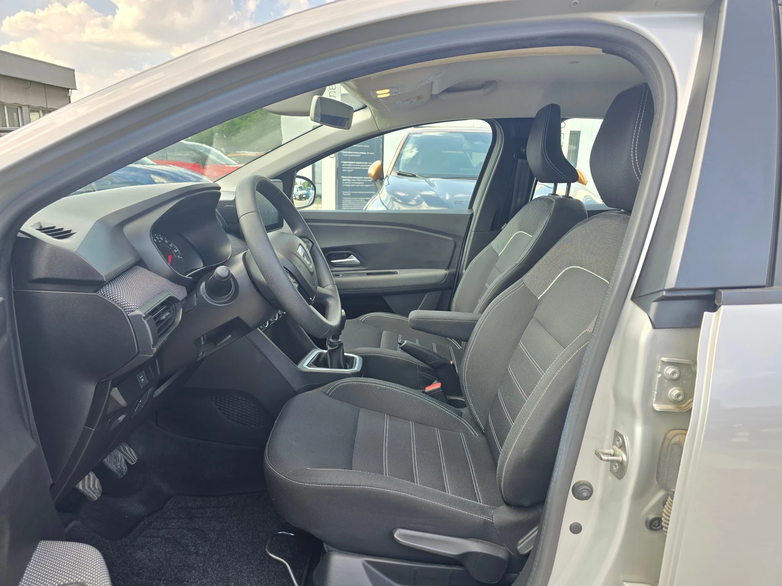 Dacia Logan 1.0 Tce LPG - изображение 6