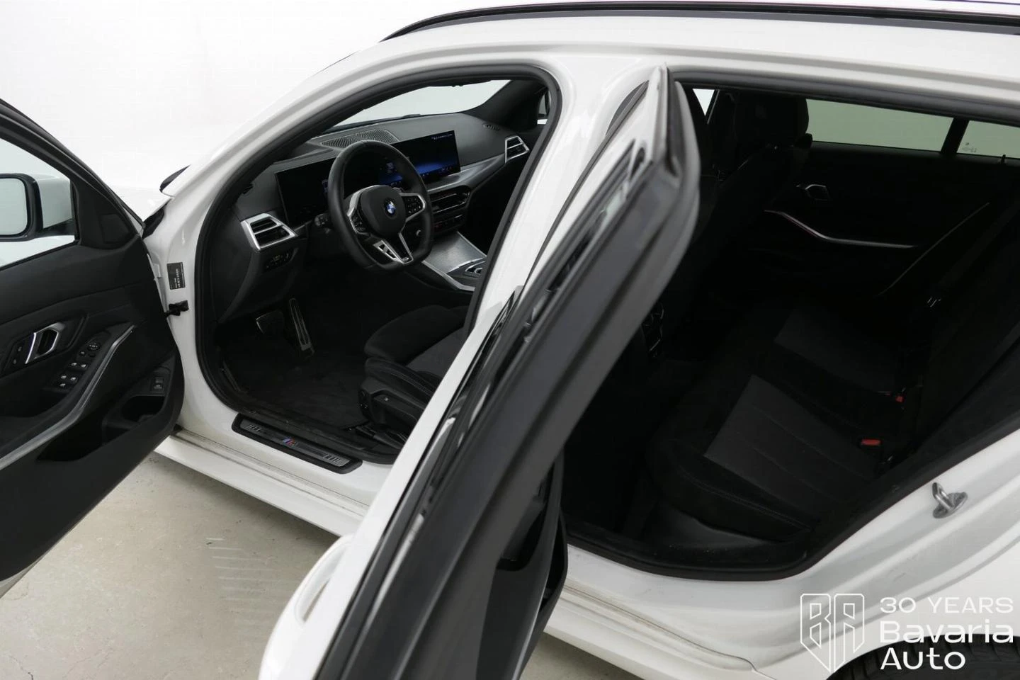 BMW 330 d xDrive Touring M Sport Paket - изображение 5