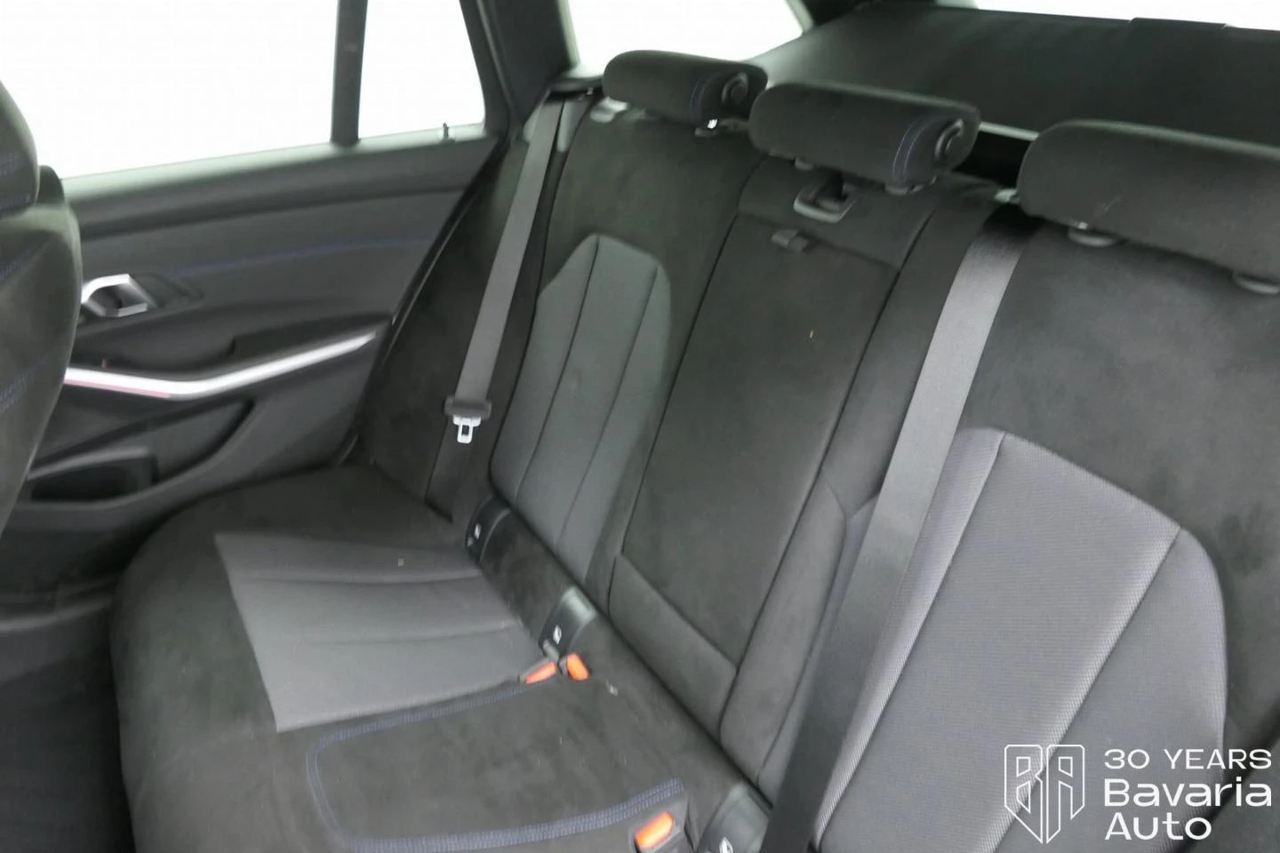 BMW 330 d xDrive Touring M Sport Paket - изображение 8