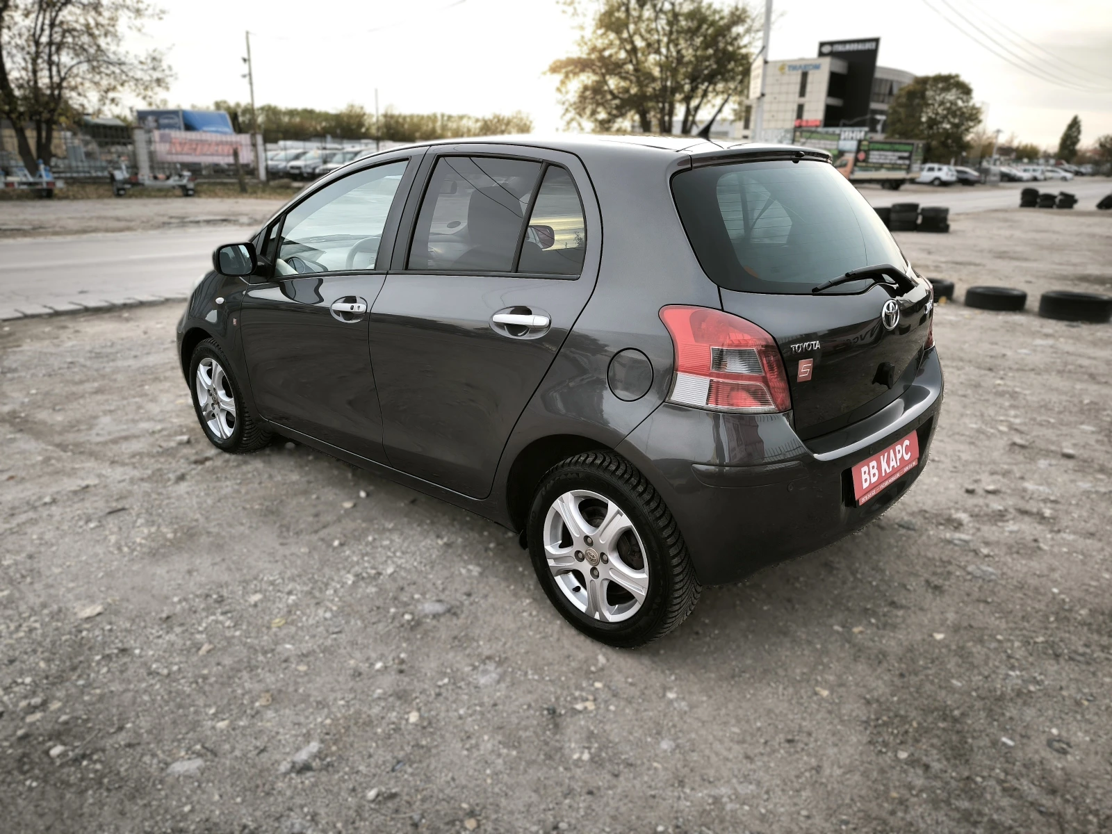 Toyota Yaris 1.3vvt FACELIFT EURO5 - изображение 2
