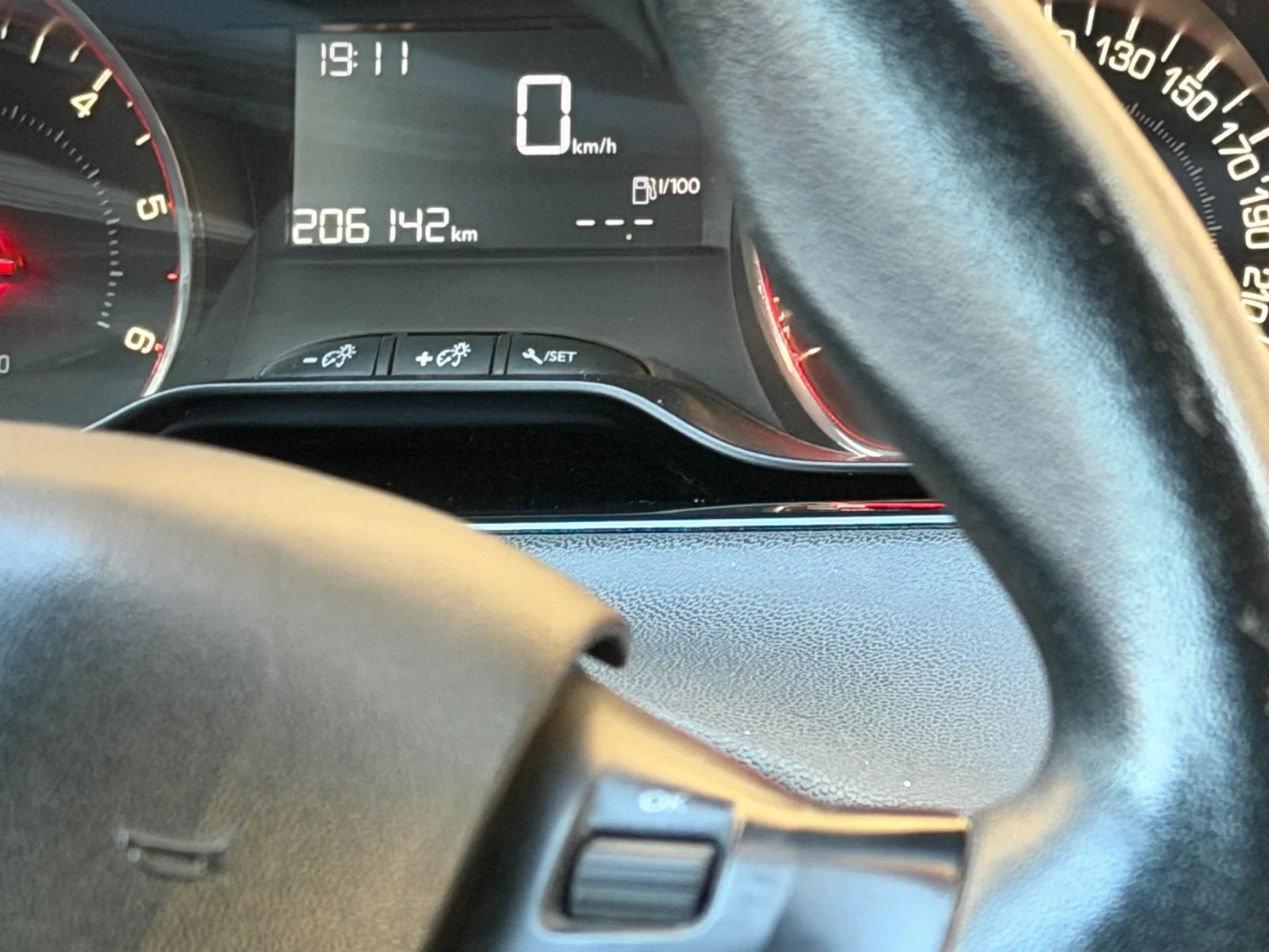 Peugeot 208 1.4d-68ps-206хил.км, снимка 12 - Автомобили и джипове - 53863648