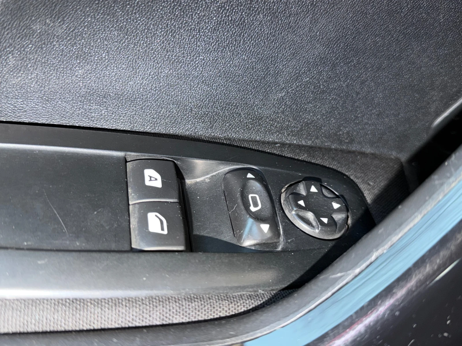 Peugeot 208 1.4d-68ps-206хил.км, снимка 11 - Автомобили и джипове - 53863648