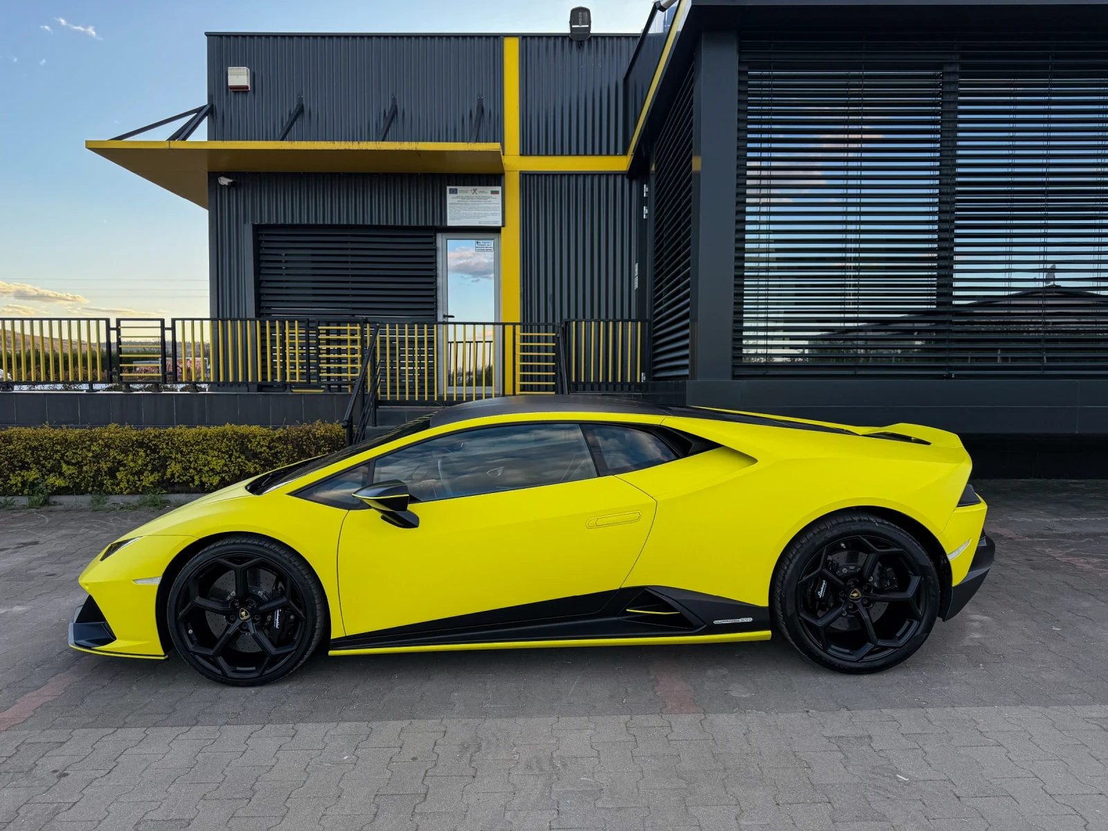 Lamborghini Huracan EVO Fluo Capsule Giallo Clarus, снимка 4 - Автомобили и джипове - 54156496