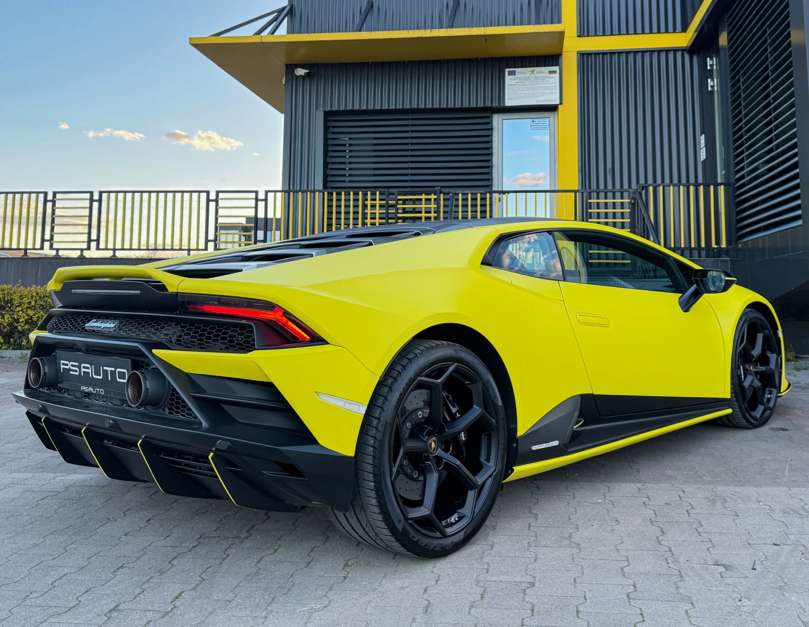 Lamborghini Huracan EVO Fluo Capsule Giallo Clarus, снимка 7 - Автомобили и джипове - 54156496