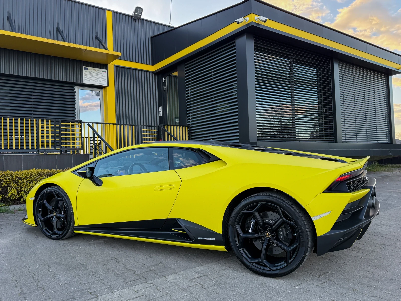 Lamborghini Huracan EVO Fluo Capsule Giallo Clarus, снимка 5 - Автомобили и джипове - 54156496