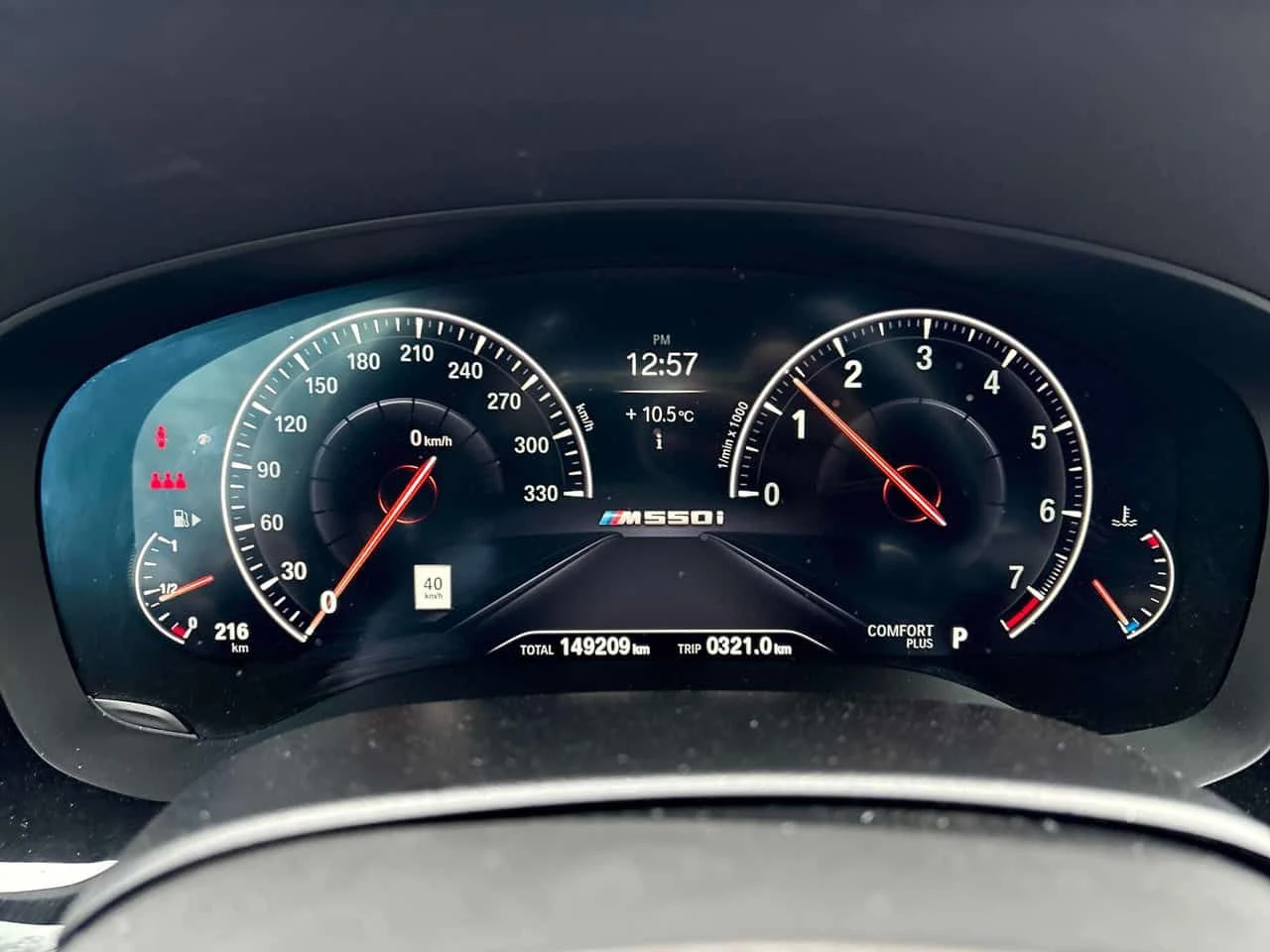 BMW 550 M550i xDrive  CARFAX, снимка 8 - Автомобили и джипове - 54369869