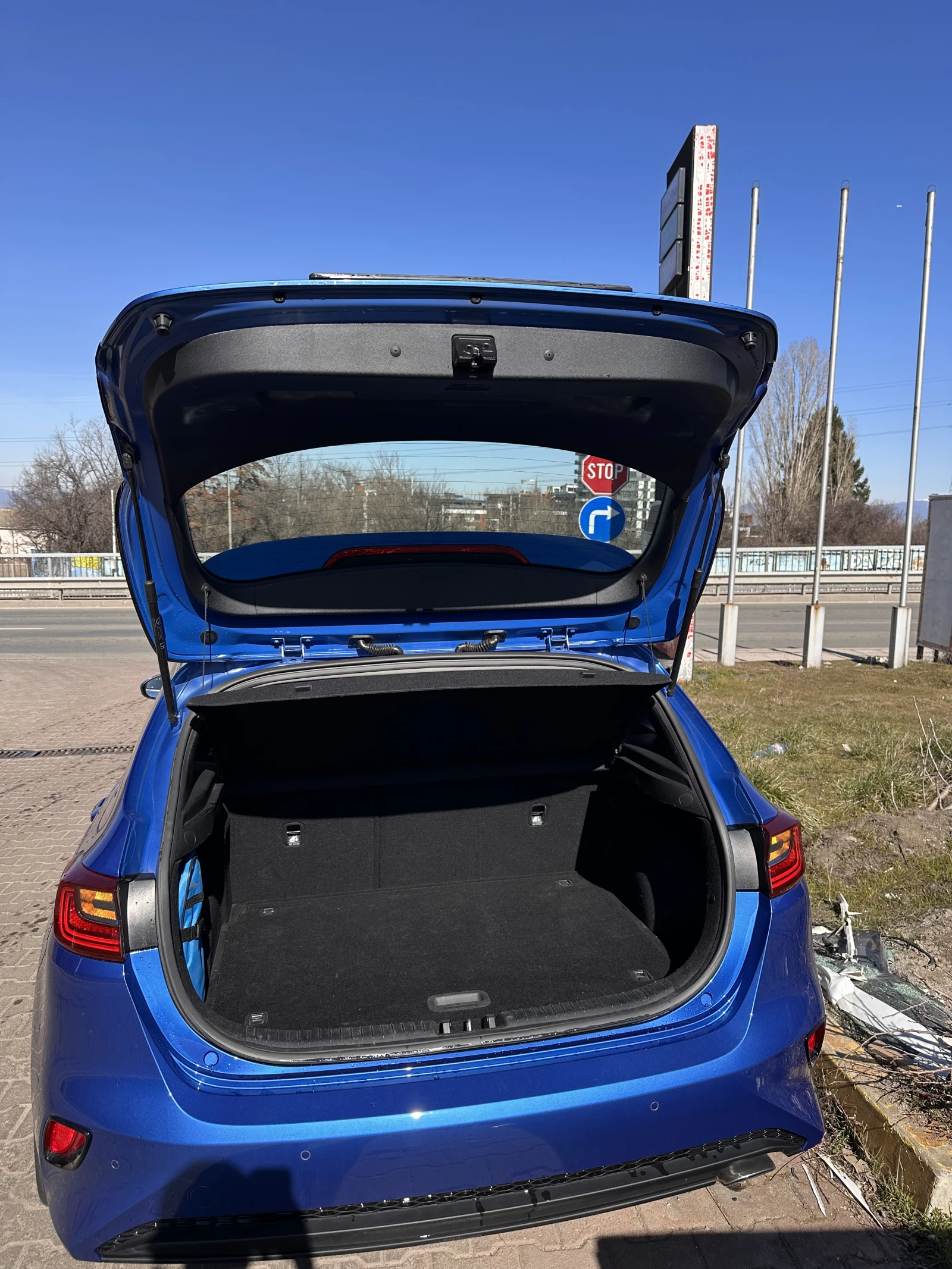 Kia Ceed, снимка 12 - Автомобили и джипове - 54459320
