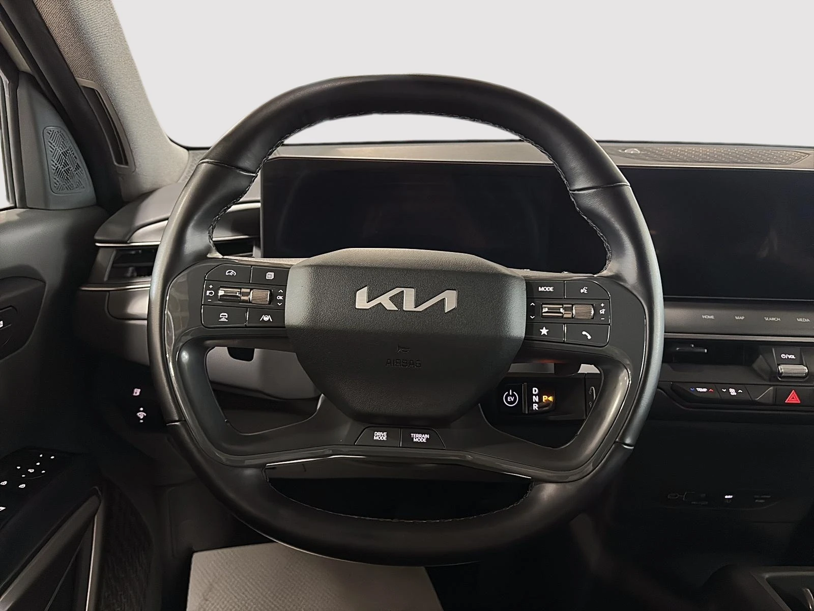 Kia EV9 Land AWD | 7 Места, снимка 11 - Автомобили и джипове - 56121783