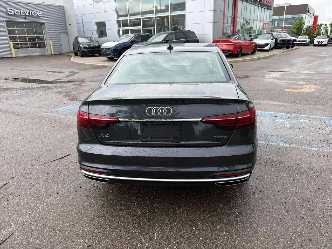 Audi A4 * Komfort * CARFAX * БЕЗ ПЪРВОНАЧАЛНА ВНОСКА, снимка 4 - Автомобили и джипове - 56168771