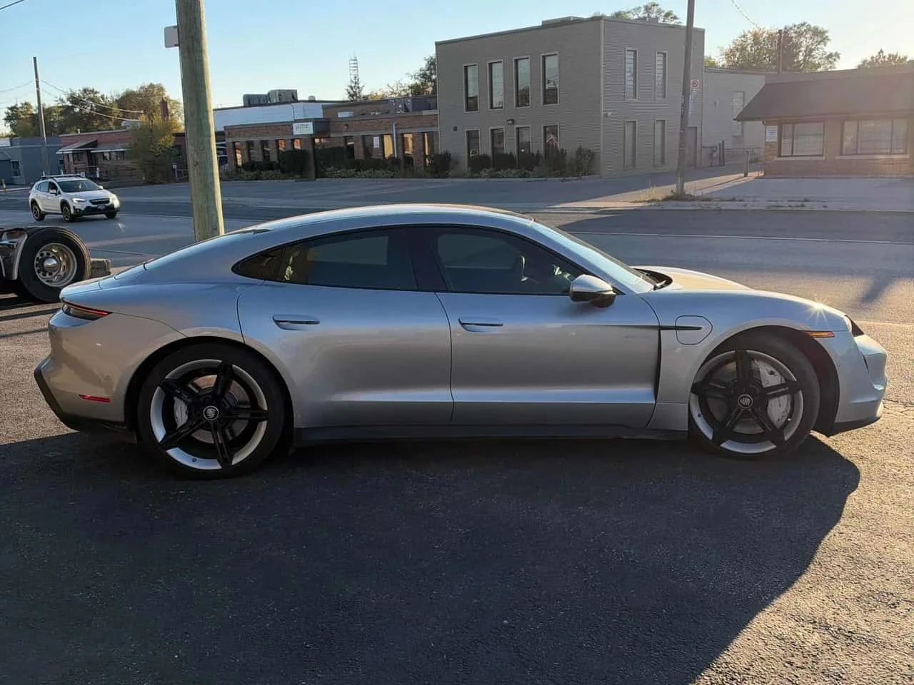 Porsche Taycan, снимка 3 - Автомобили и джипове - 56707504