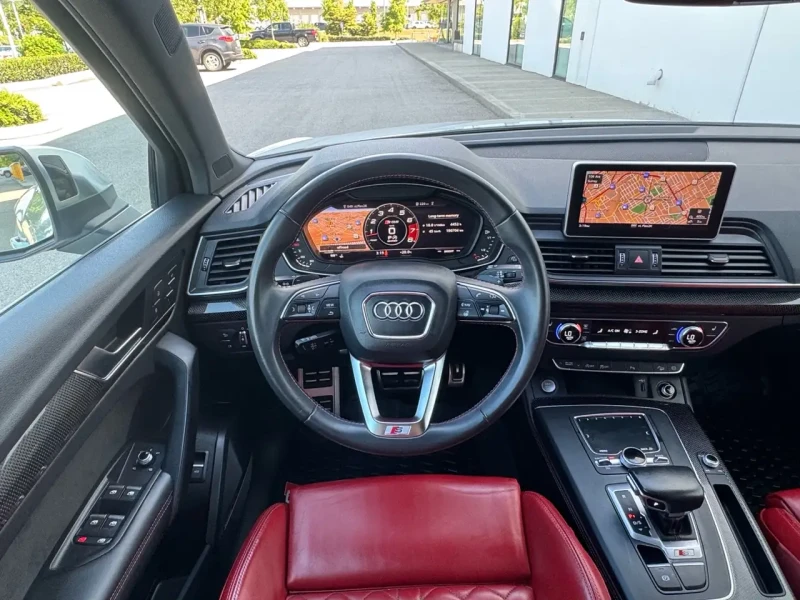 Audi SQ5 TECHNIK| 360| B&O| DISTRONIK| PANO| 8ZF| DIGITAL| , снимка 6 - Автомобили и джипове - 53201323