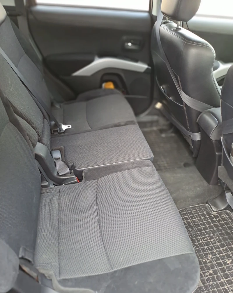 Mitsubishi Outlander, снимка 8 - Автомобили и джипове - 53264260