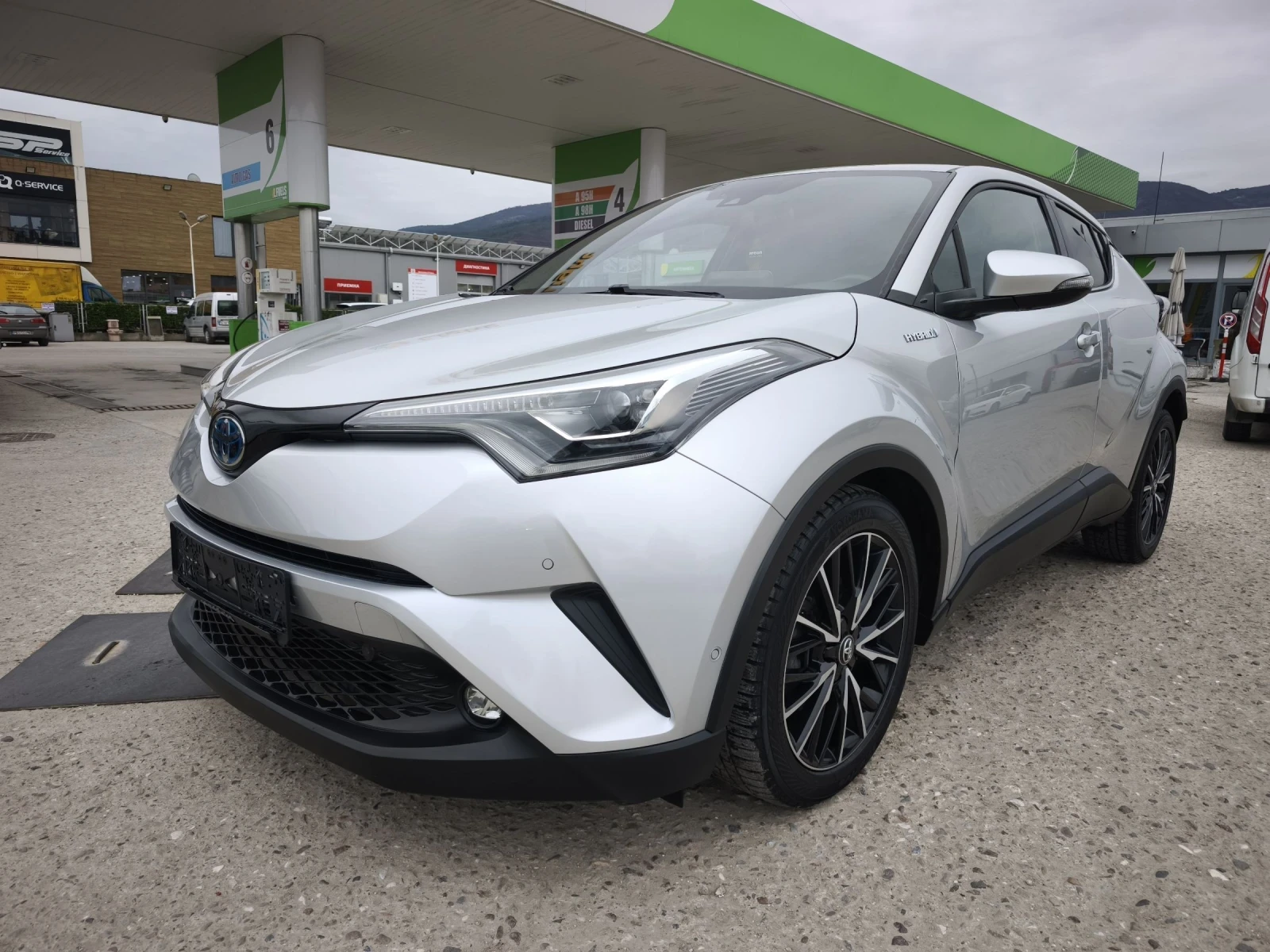 Toyota C-HR 1.8HYBRID LOUNGE FULL SERVICE IN TOYOTA NEW !!!