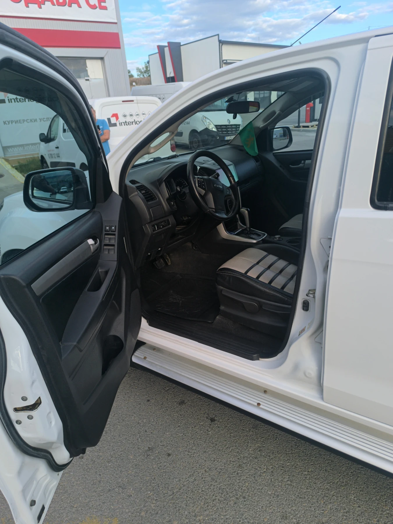 Isuzu D-max, снимка 8 - Автомобили и джипове - 54184044