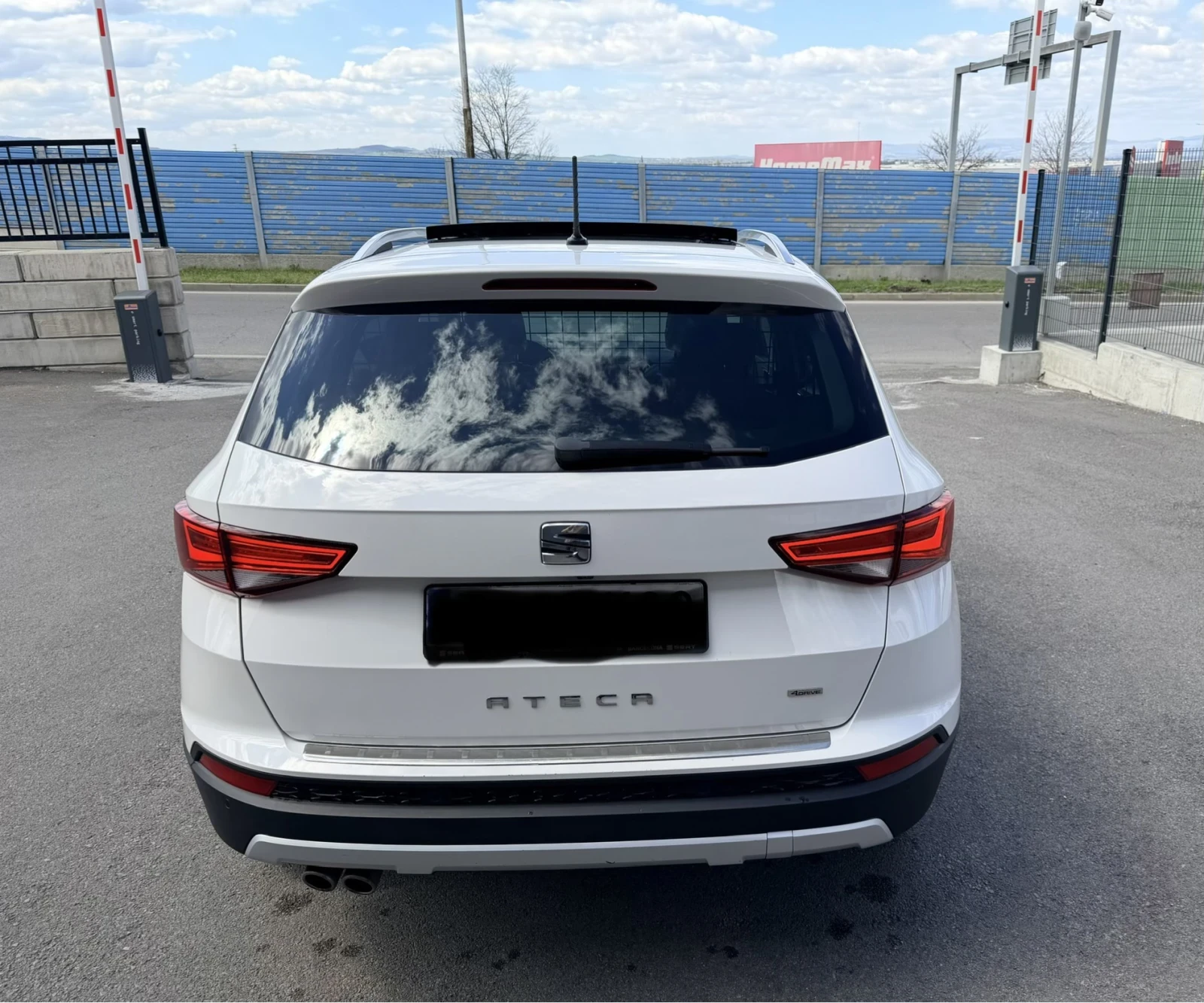 Seat Ateca 2.0 190 автомат панорама, снимка 4 - Автомобили и джипове - 54310272