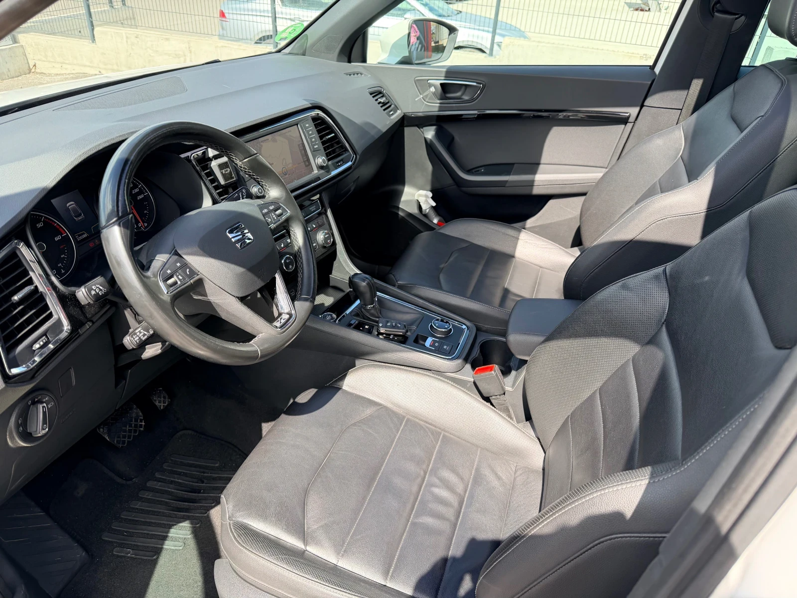 Seat Ateca 2.0 190 автомат панорама, снимка 9 - Автомобили и джипове - 54310272